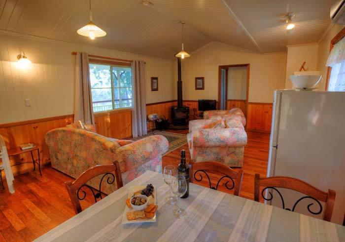 Accommodation Creek Cottages & Sundown View Suites Ballandean Δωμάτιο φωτογραφία
